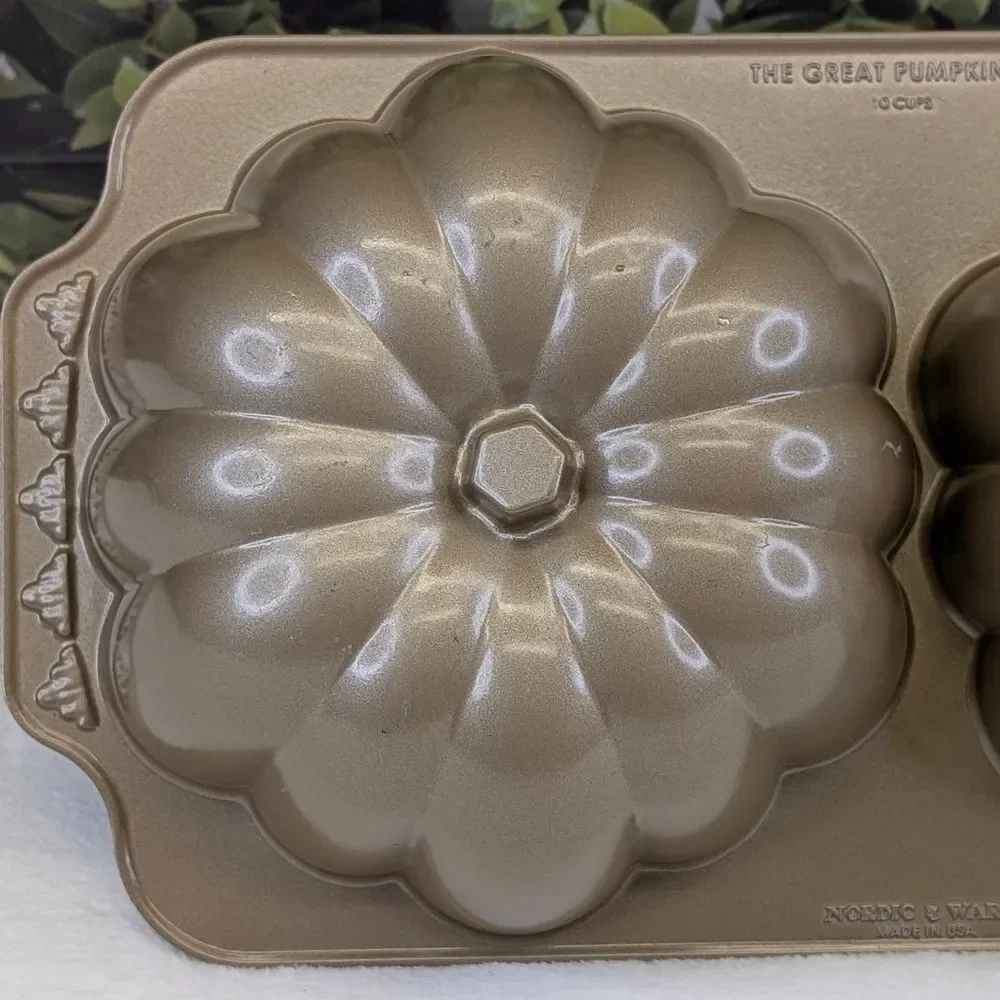 Nordic Ware Great Pumpkin Pan